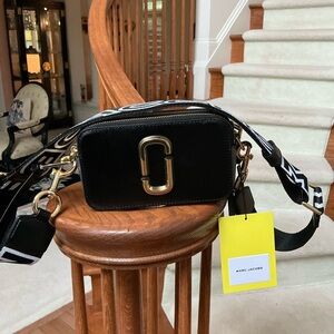 NEW WITH TAGS MARC JACOBS SNAPSHOT CROSSBODY BAG IN BLACK MULTI